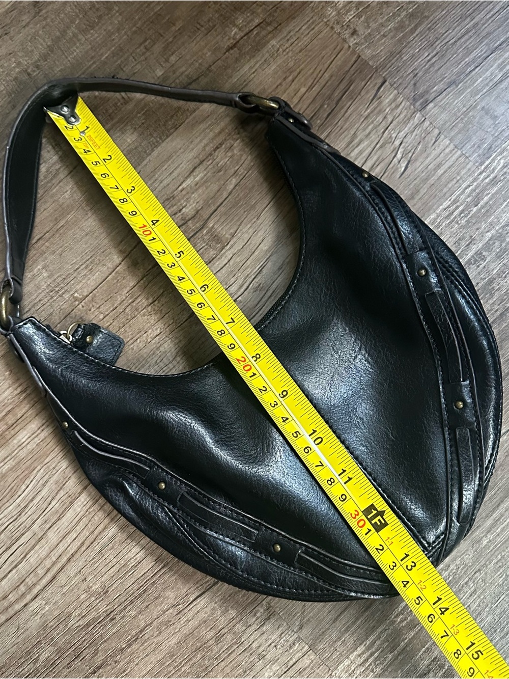 Liz Claiborne black leather boho bag Brown Interior Zippered Pouch - Picture 6 of 10